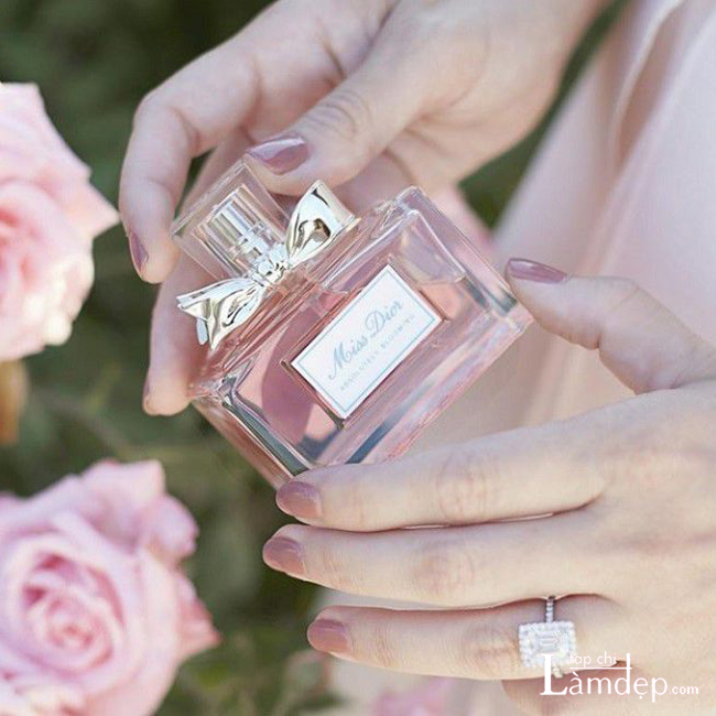 Nước hoa Pháp Dior gắn liền với nét yêu kiều của người phụ nữ