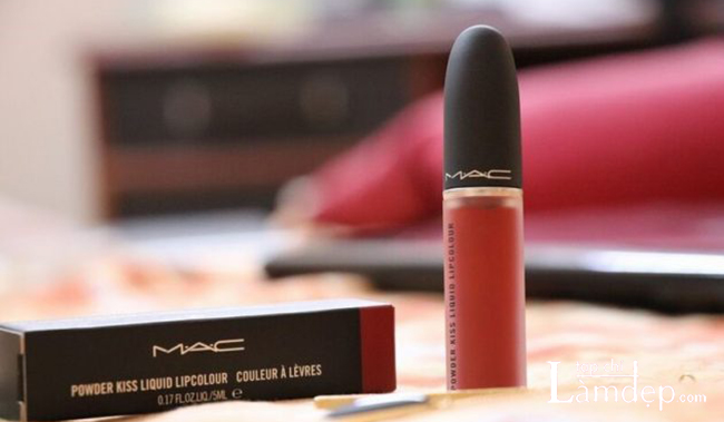 MAC Powder Kiss Liquid Lipcolour sở hữu chất son mềm, mướt, không hề vón cục