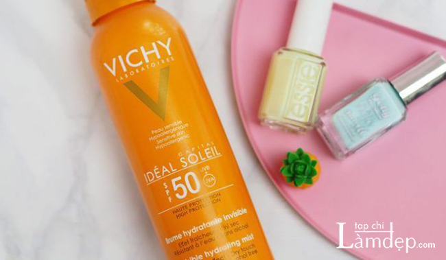 Xịt chống nắng Vichy Ideal Soleil Invisible Hydrating Mist Dry Touch SPF50
