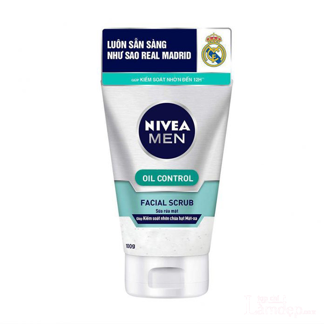 Sữa rửa mặt Nivea Men Oil Control Facial Scrub kiểm soát nhờn có hạt massage (dành cho da dầu)