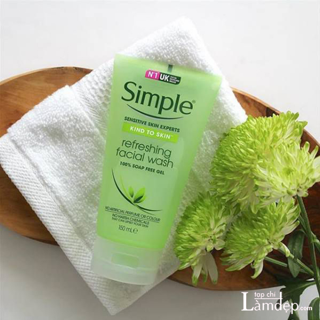 Sữa rửa mặt Simple Kind to Skin Refreshing Facial Wash Gel
