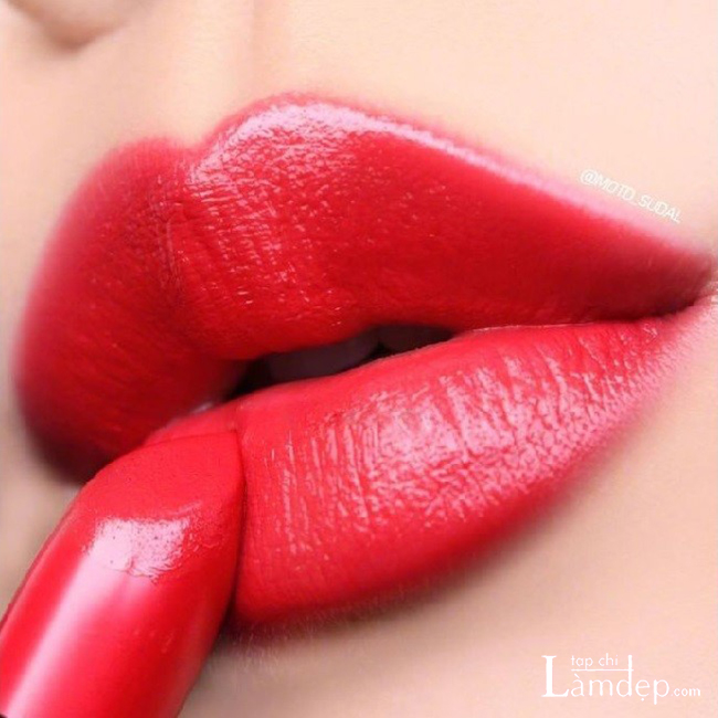 MAC Love Me Lipstick Give Me Fever đỏ tươi nổi bật 