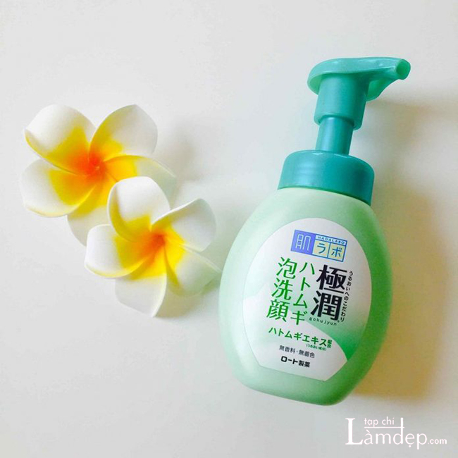 Sữa rửa mặt Hada Labo Gokujyun Hatomugi Bubble Face Wash màu xanh
