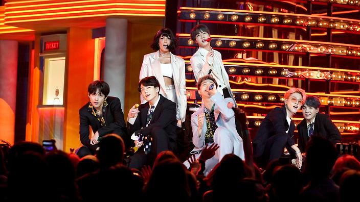 BTS biểu diễn cùng Halsey tại lễ trao giải âm nhạc nổi tiếng Billboard.